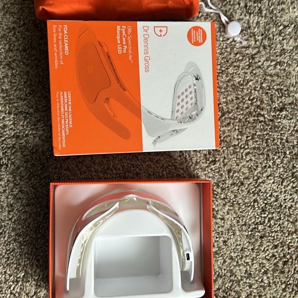 LED Light Mask - Red - Picture 3 of 4